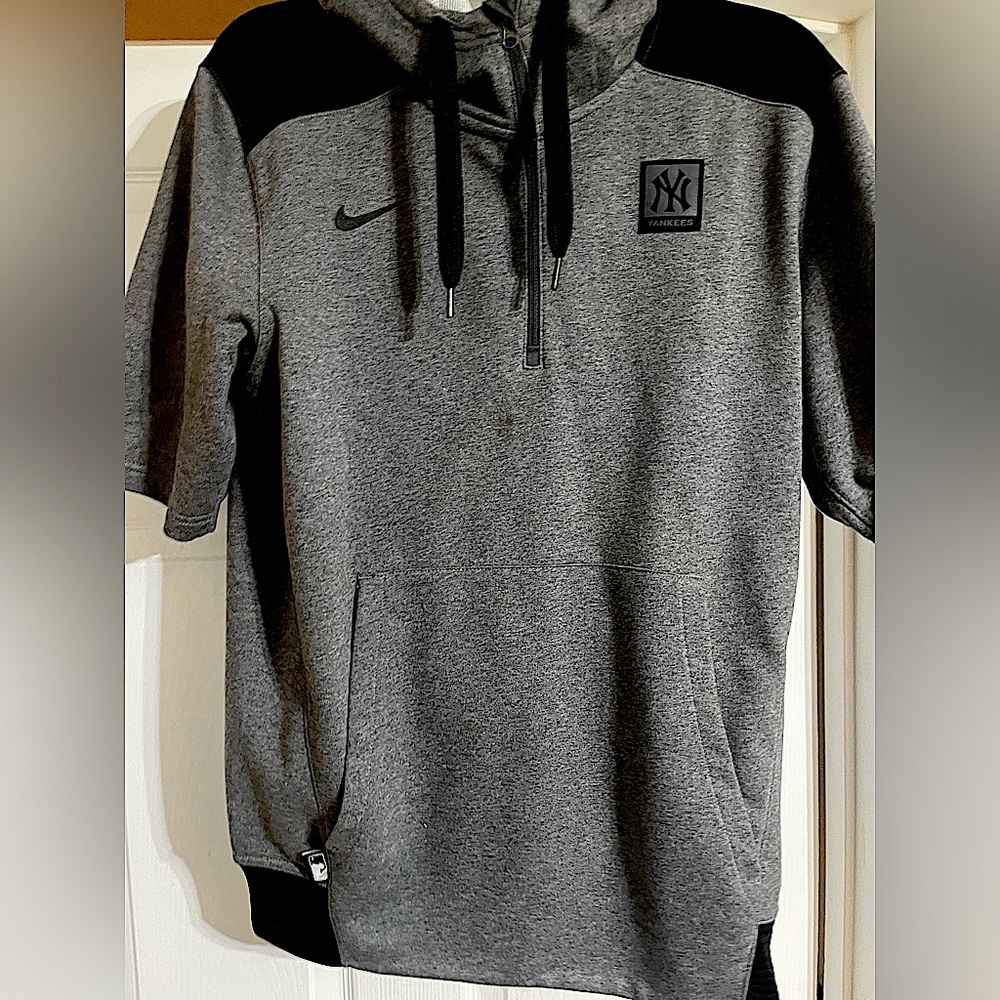 YANKEES SPORTY & CASUAL SHORT SLEEVED PULLOVER HOODIE